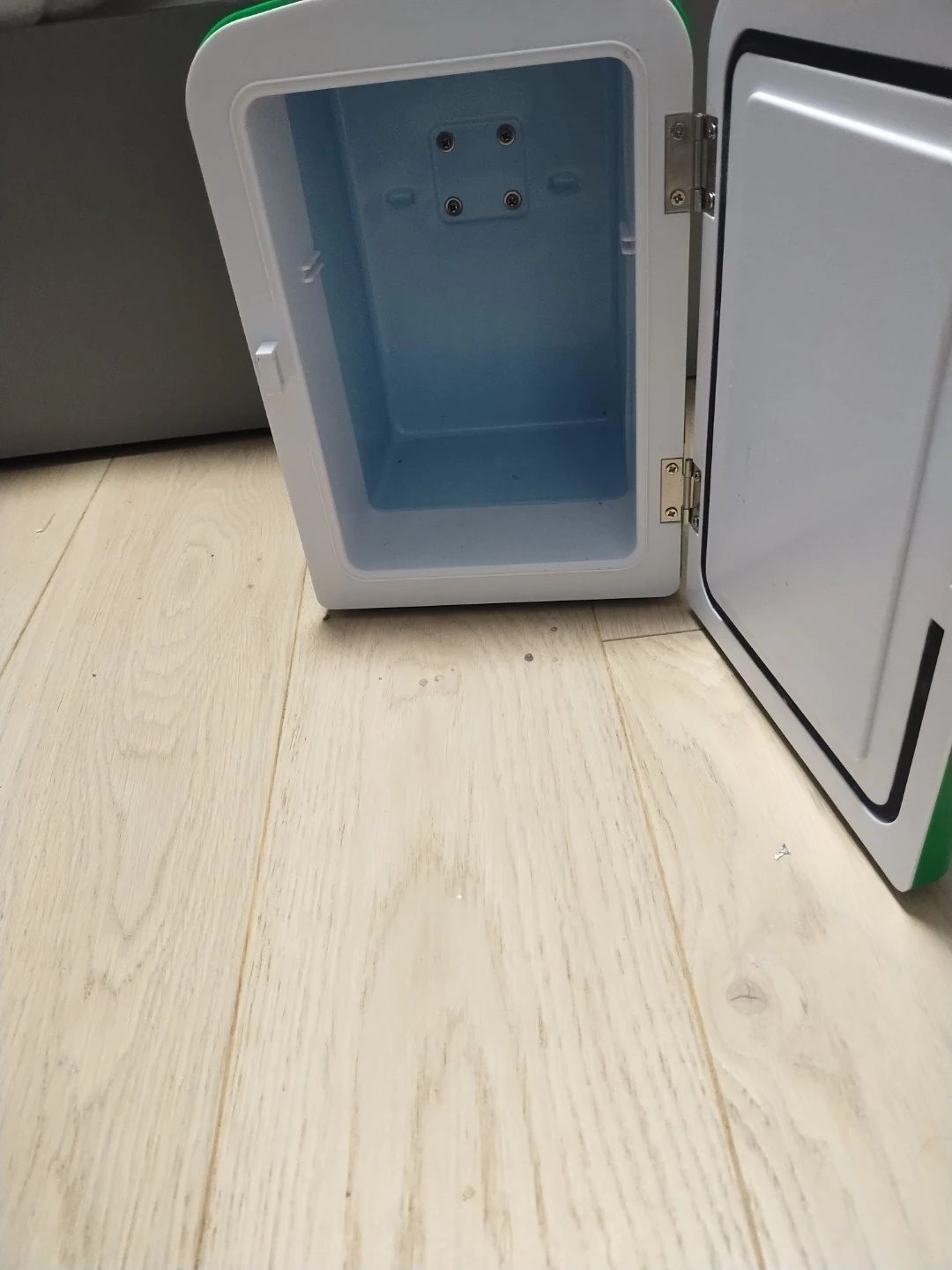 Koolatron Sprite Mini Fridge - photo 3