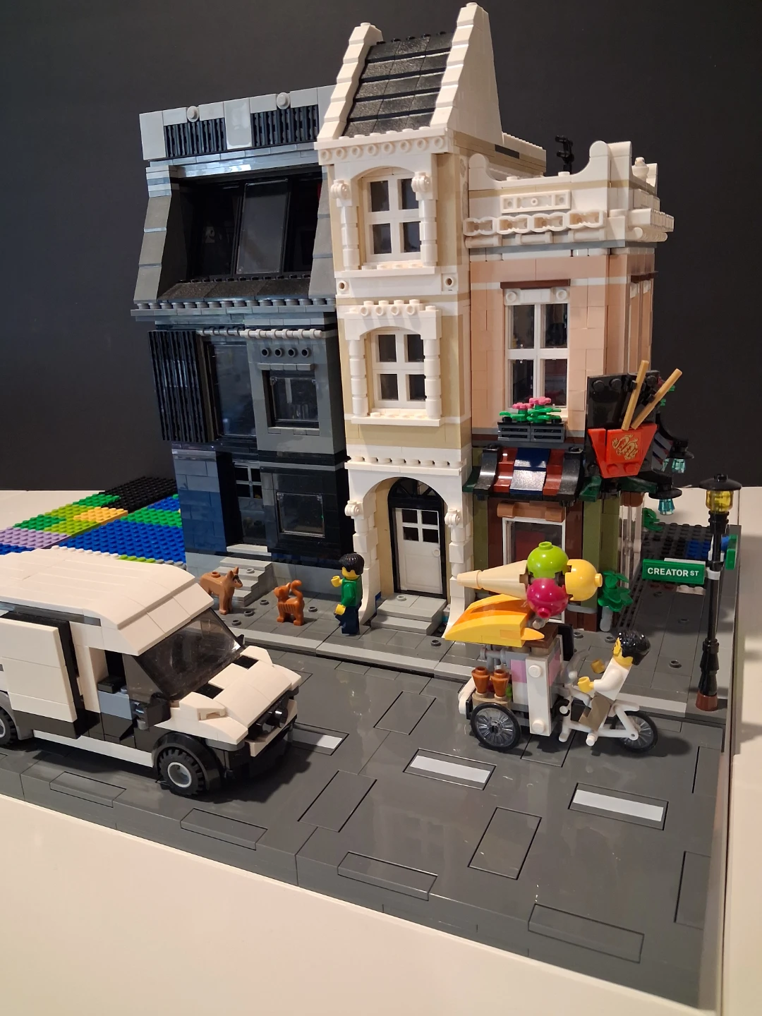 LEGO Modular Building MOCs