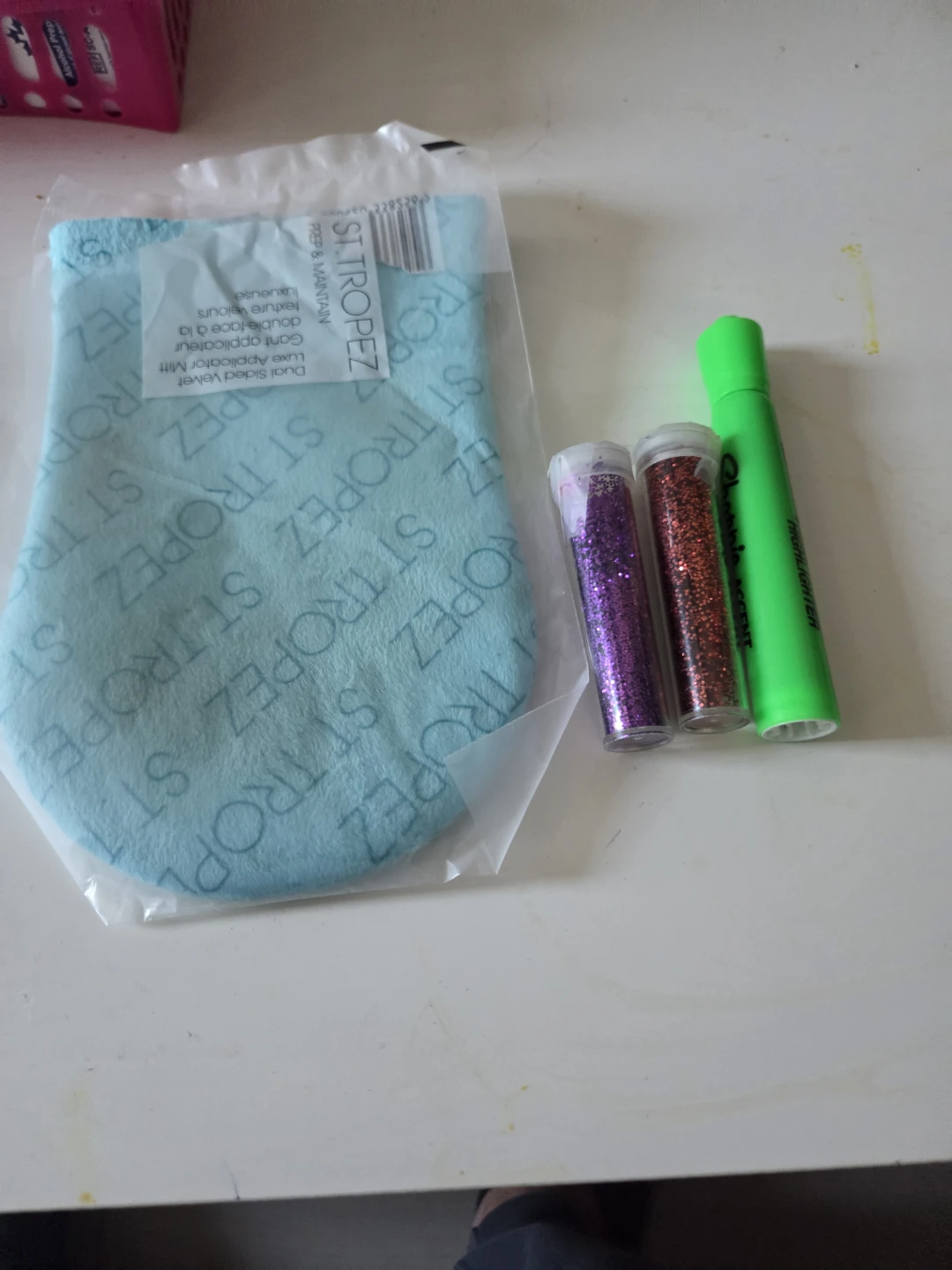 St. Tropez tanning mitt and glitter tubes - photo 2