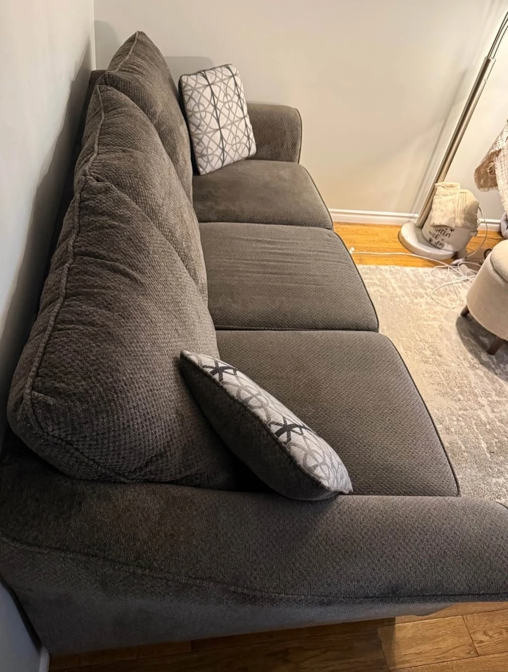 Couch - photo 2