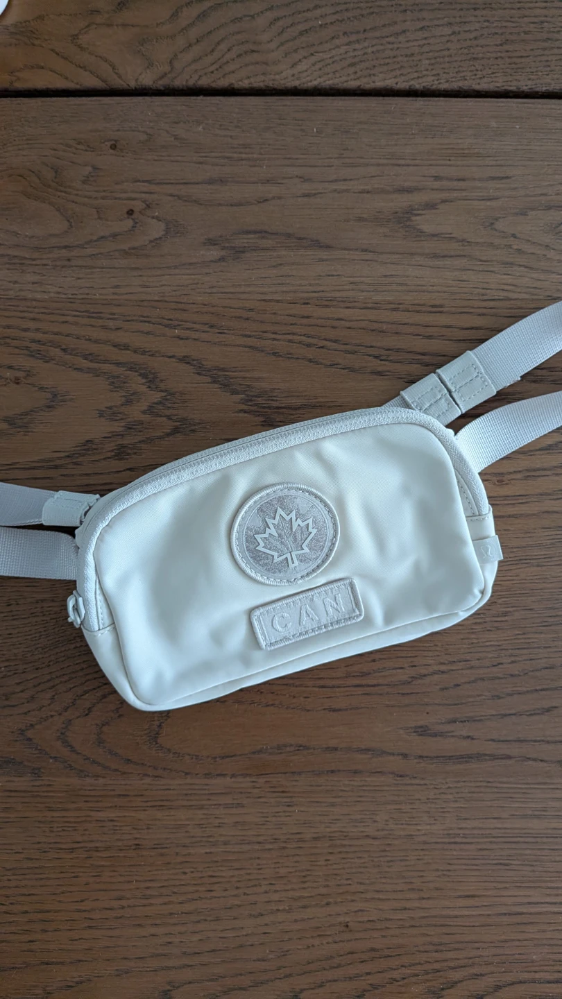 Lululemon Team Canada Belt Bag - photo 2