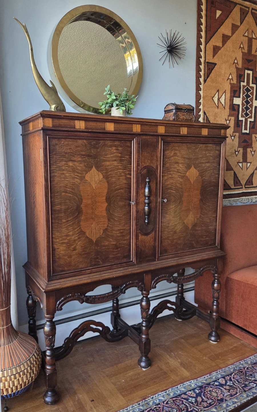 Vintage Neoclassical Style Solid Wood 2-Door Bar Cabinet - photo 2