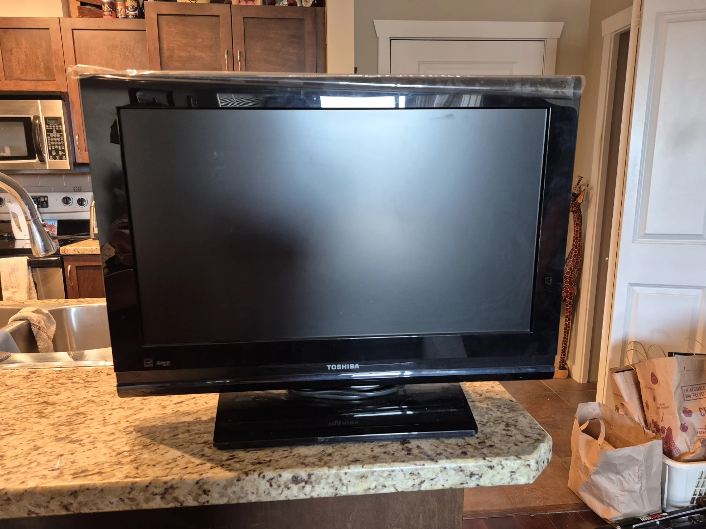 TOSHIBA TV- 26 inch