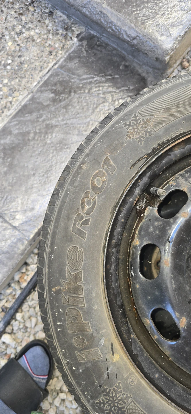 Set of 4 Hankook Winter Tires on Rims - photo 4