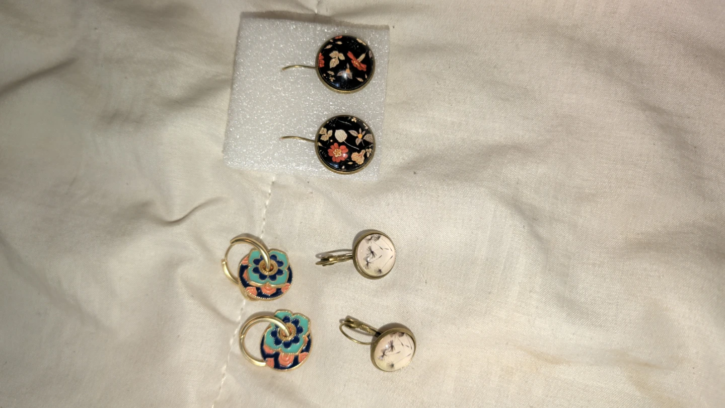 Set of three pairs of patterned earrings