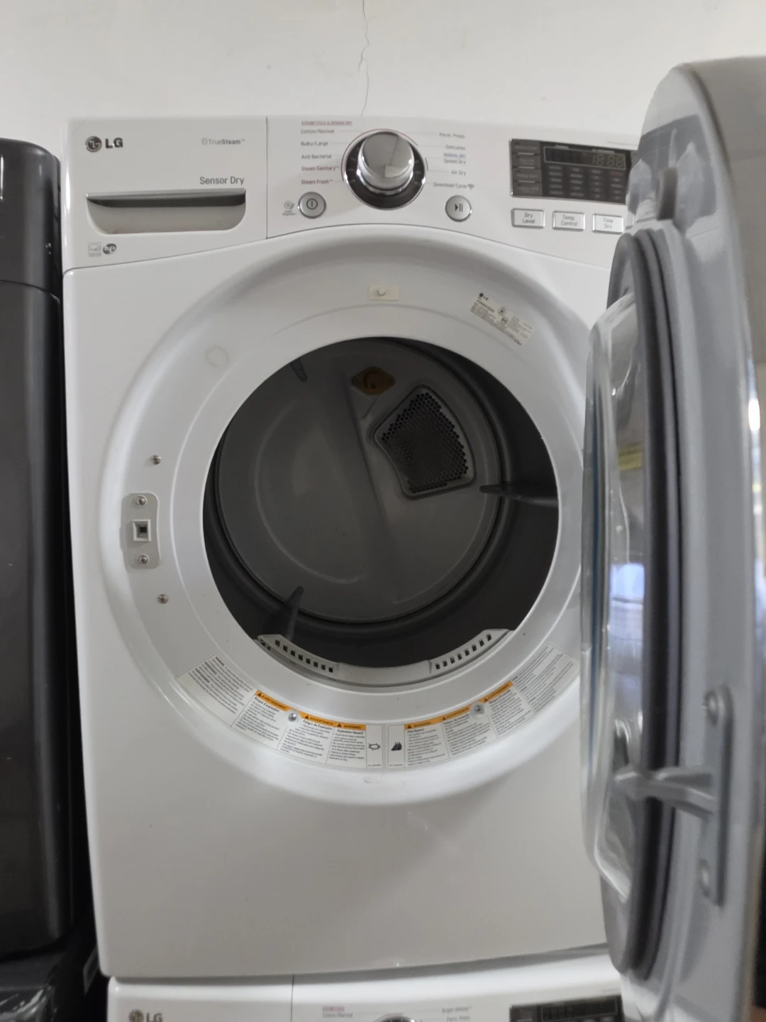 LG Inverter Direct Drive Front Load Washer and Dryer - photo 5