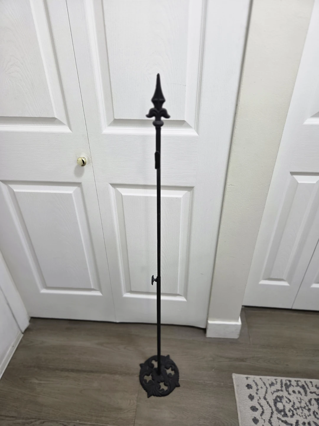 Black Wrought Iron Ornament Display Stand