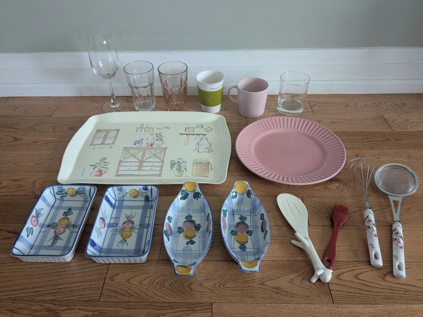 Assorted Kitchenware Set