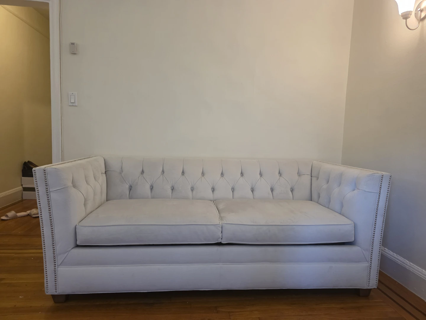 White Tufted Chesterfield Sofabed