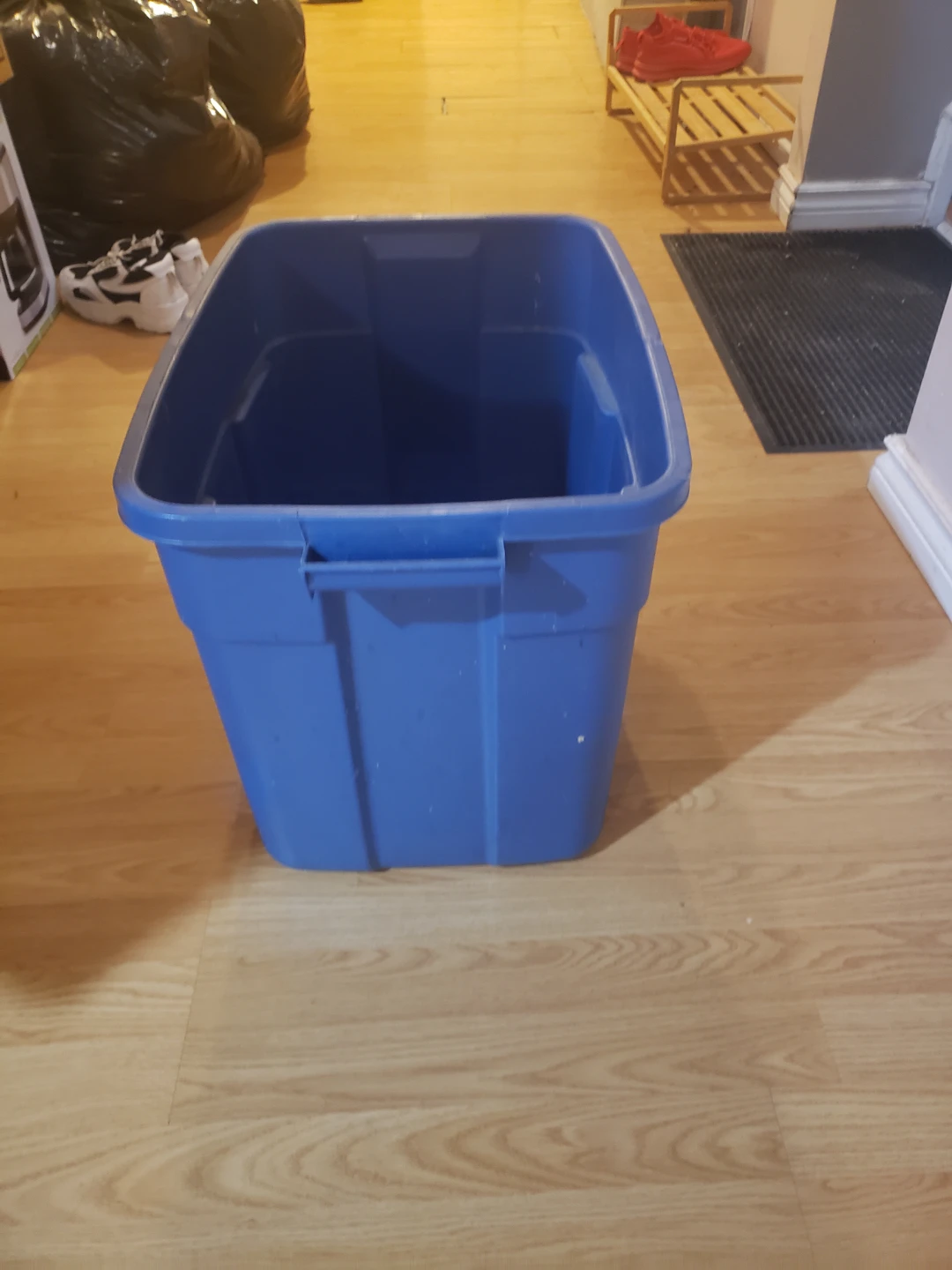 Rubbermaid Super Tough Storage Tote - photo 5