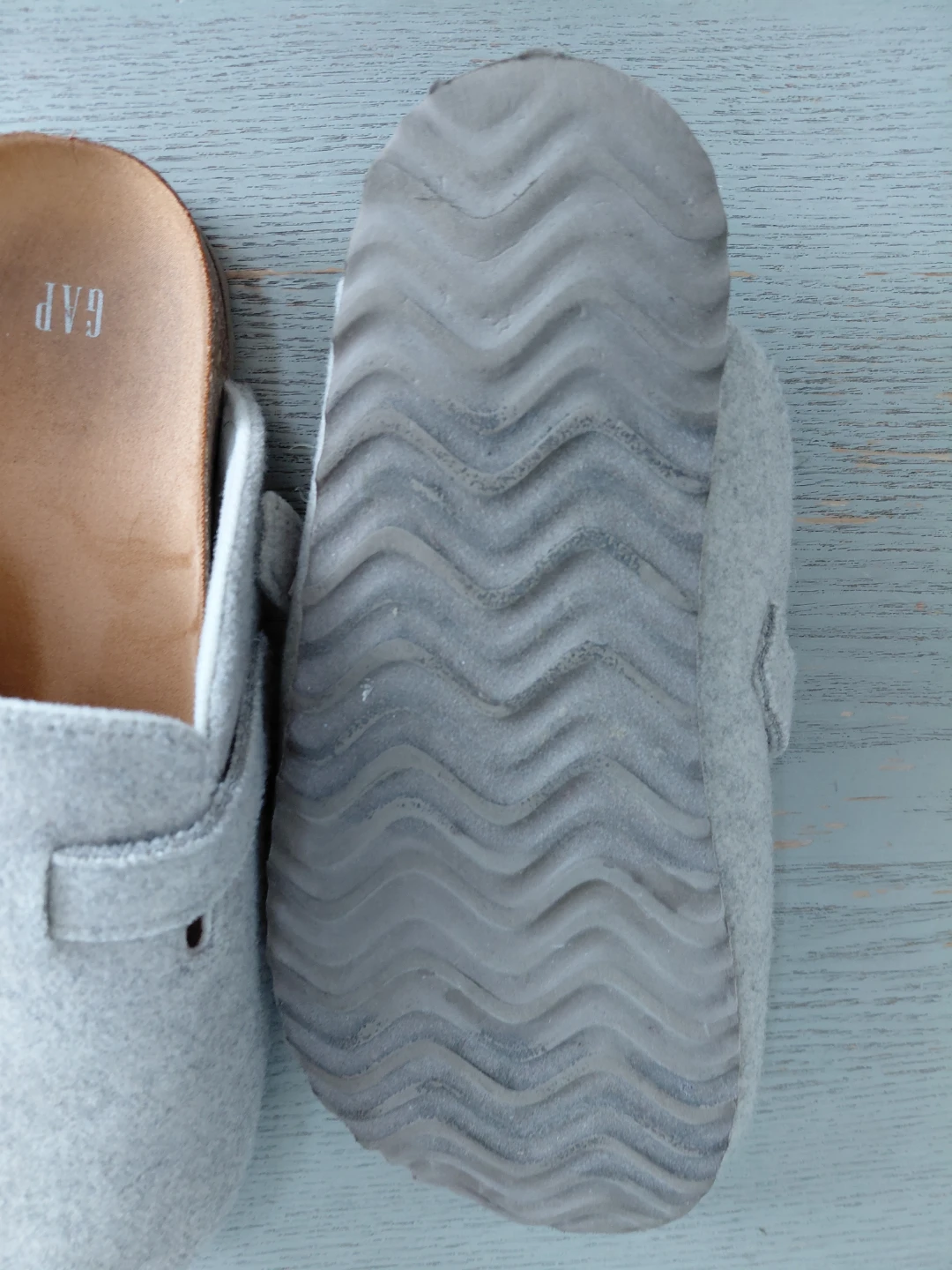 Gap grey felt buckle clogs - photo 4