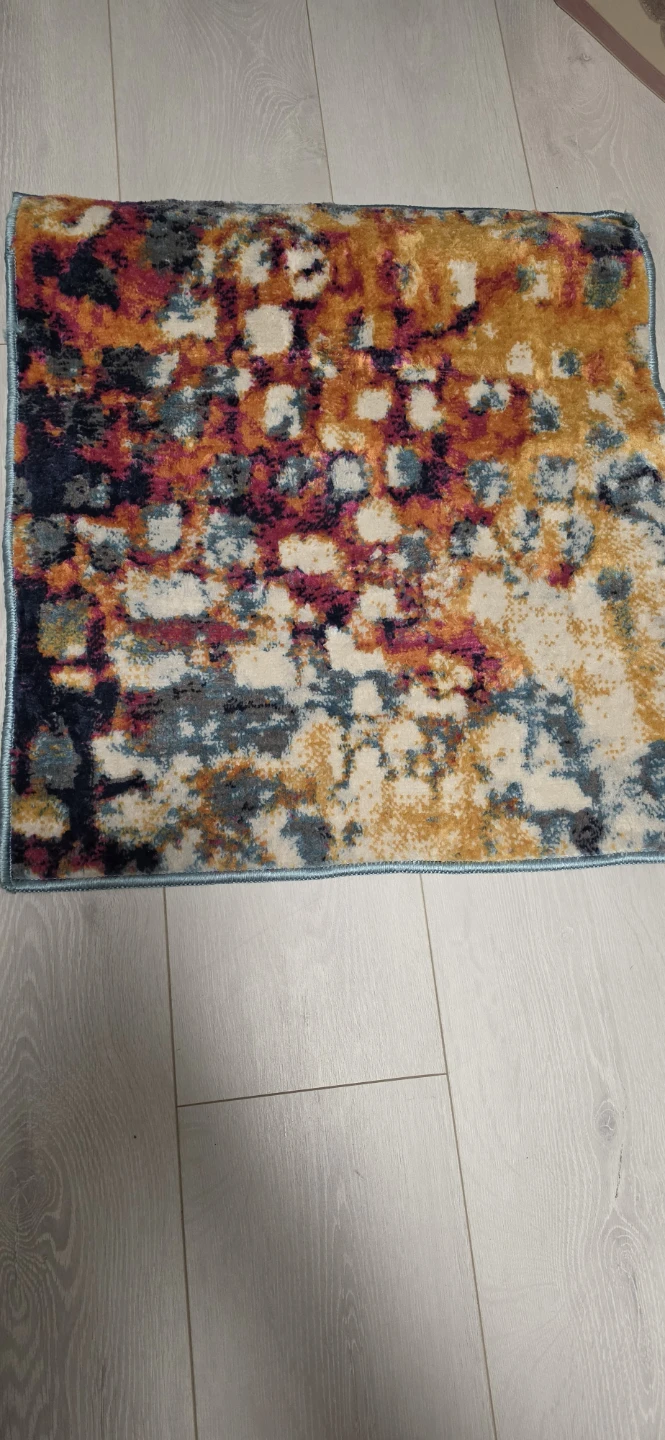Abstract multicoloured accent rug