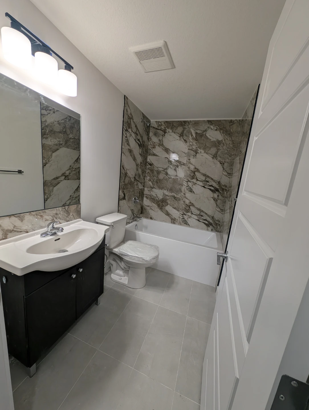 New 3-Bedroom Basement Suite - photo 3