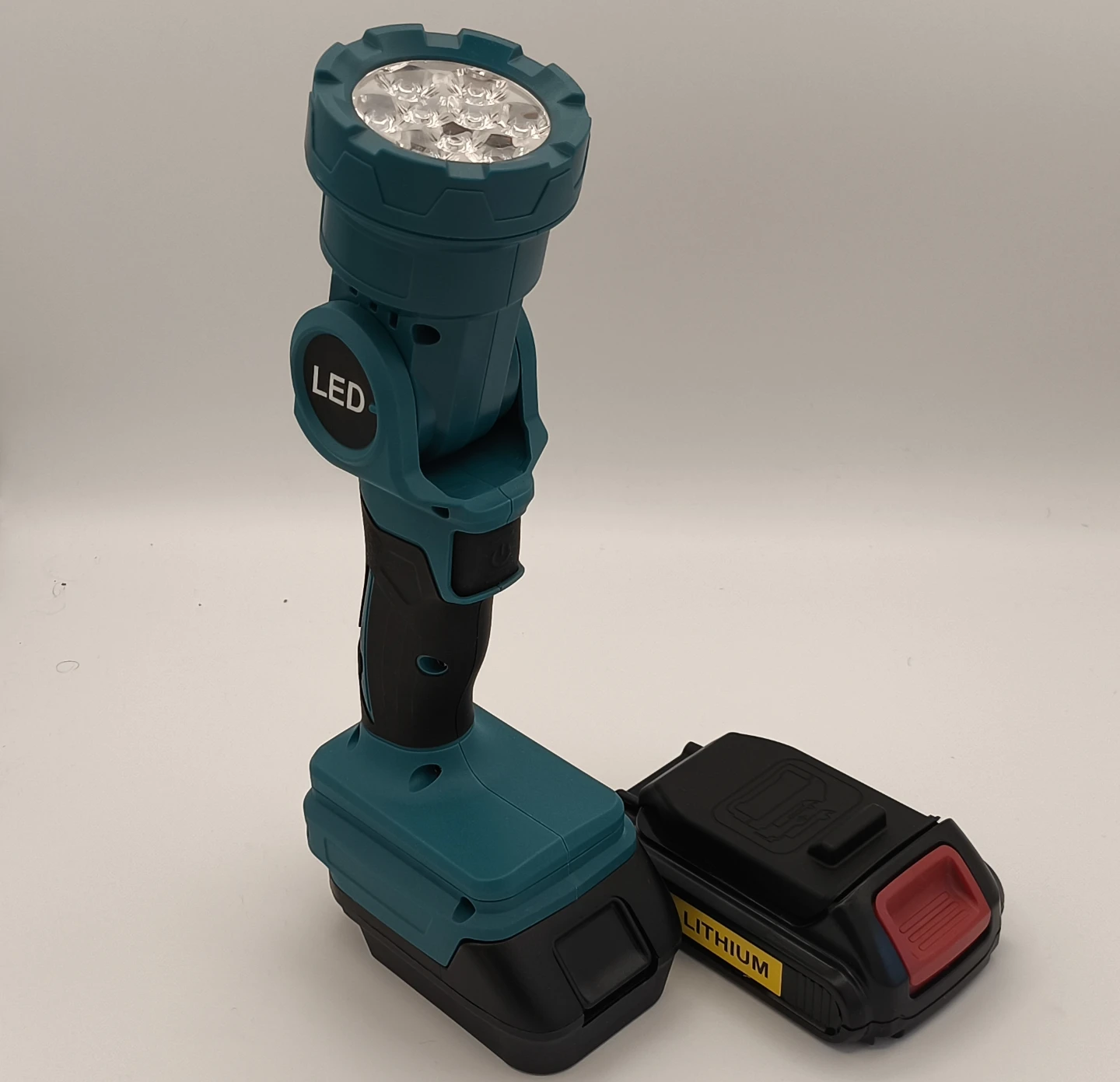 POWERFUL 20V MAX LED WORK LIGHT – MULTI-BATTERY COMPATIBLE! - photo 5