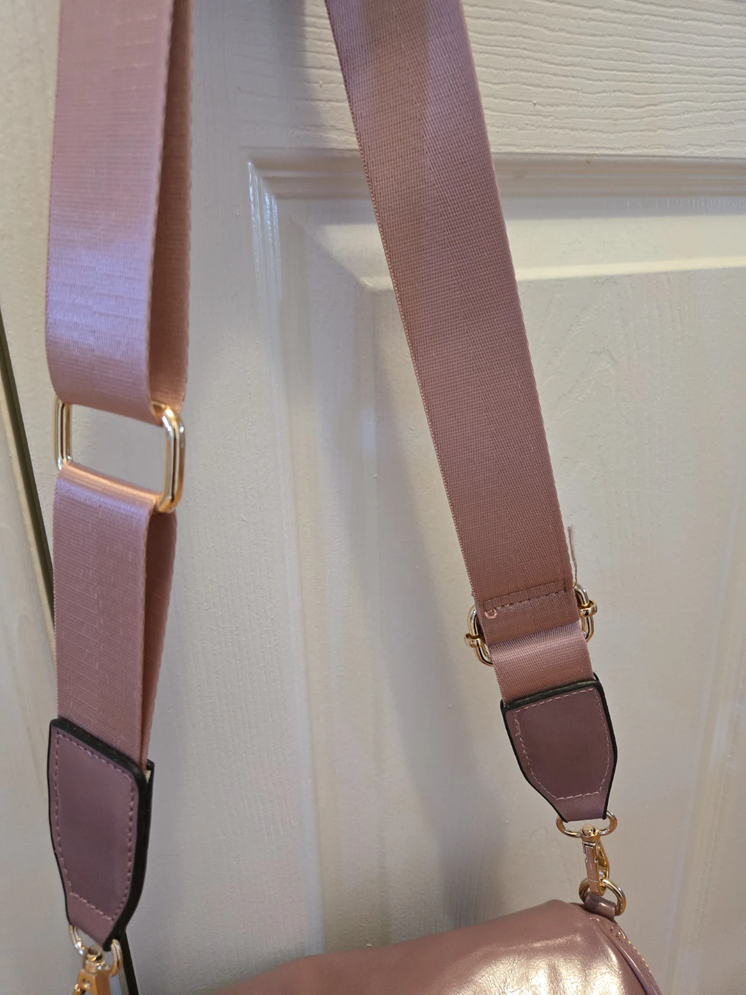 NEW!!!!    Mauve Crossbody Bag - photo 3