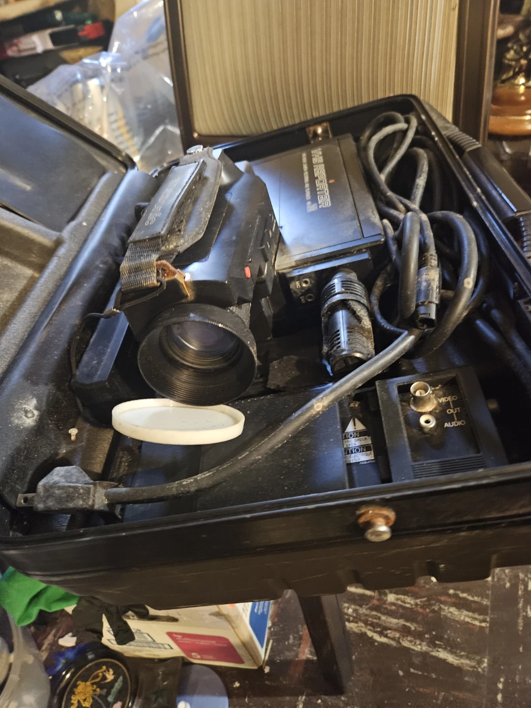 Panasonic VHS Reporter AG-100 Movie Camera - photo 3