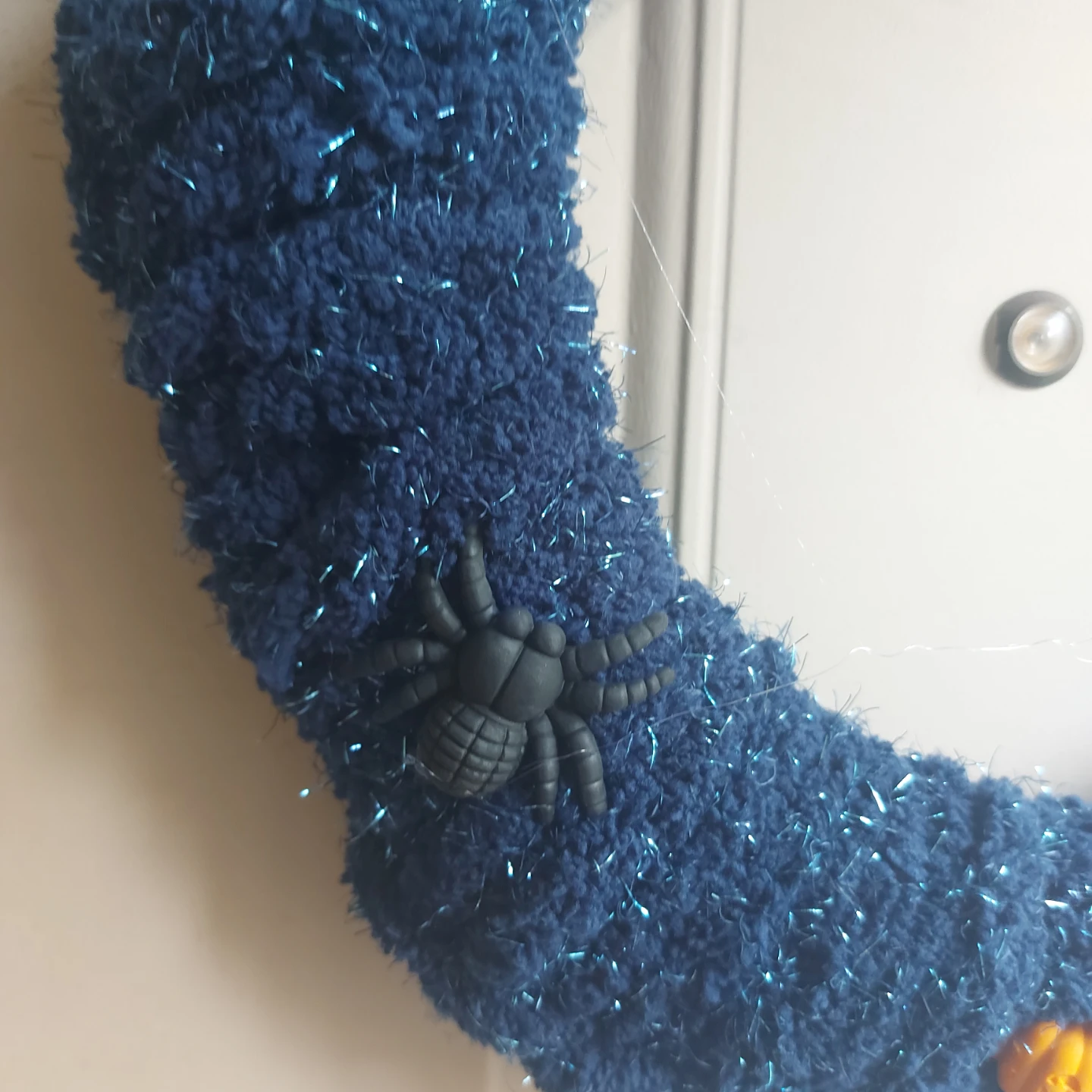Handmade Halloween Yarn Wreath - photo 3