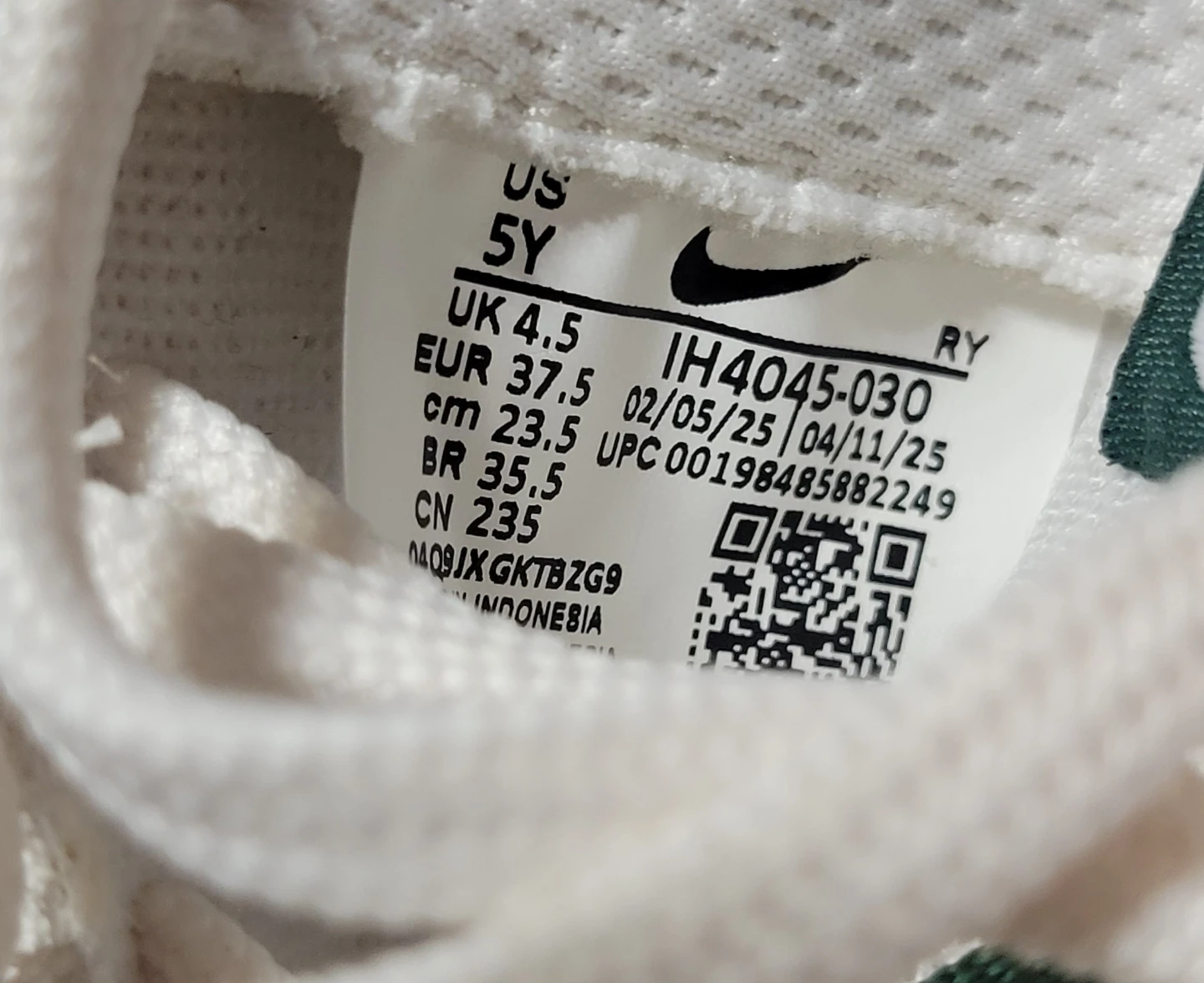 Nike Sneakers Youth Size 5Y Brand new - photo 3