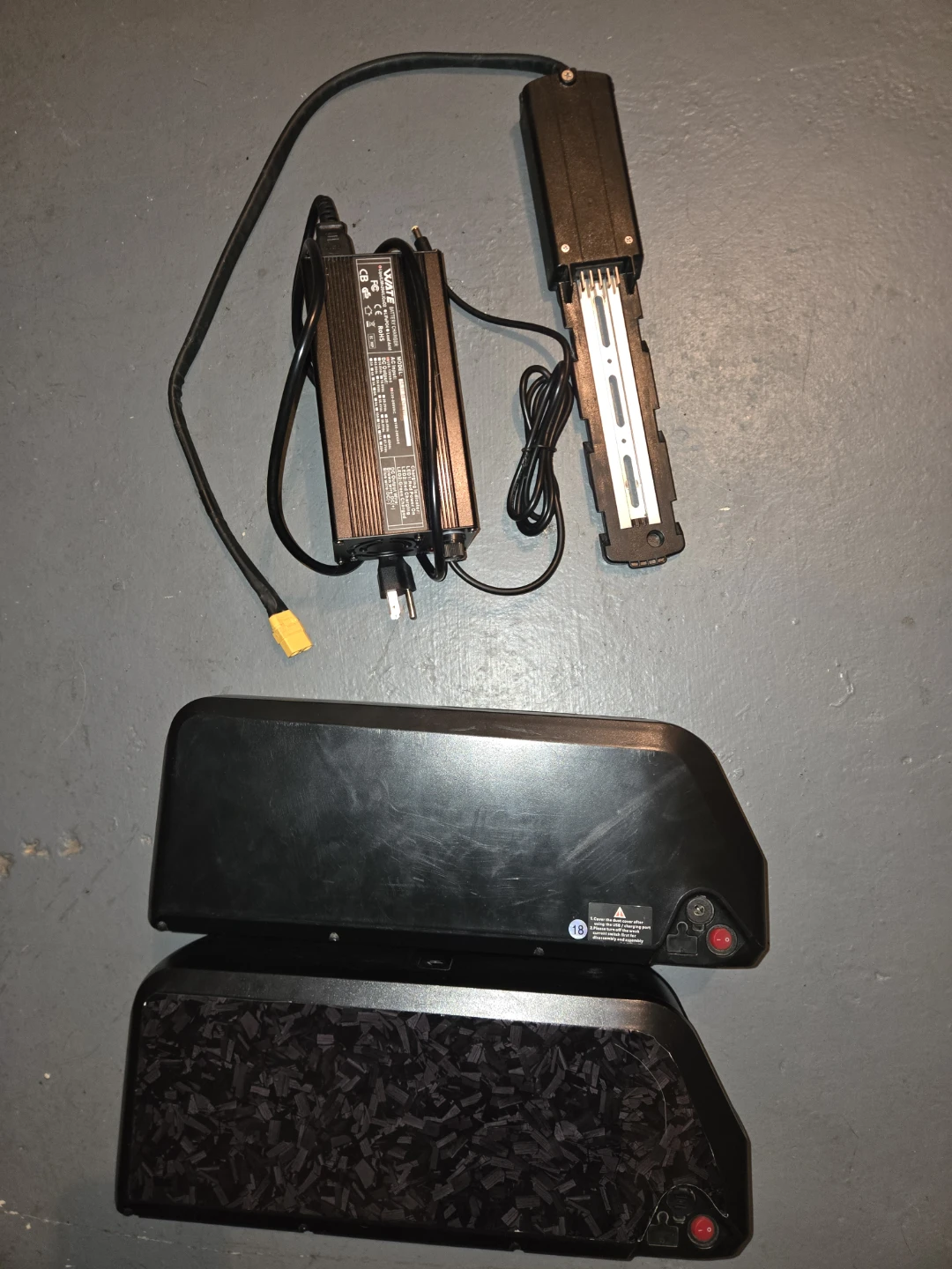 2 48v 18ah ebike batteries, 48v 8a charger and terminal