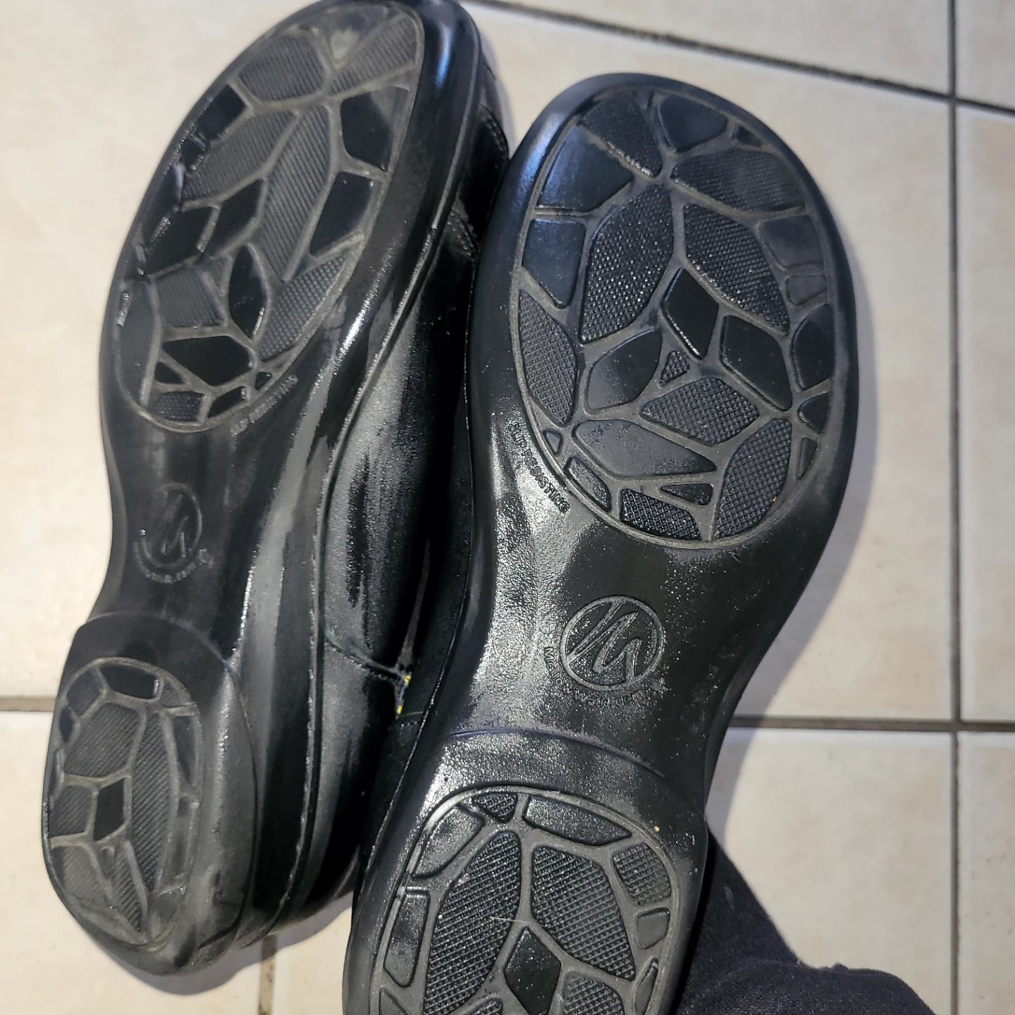 Mellow Walk Daisy Slip-Resistant Safety Shoes Size 8.5 - photo 2