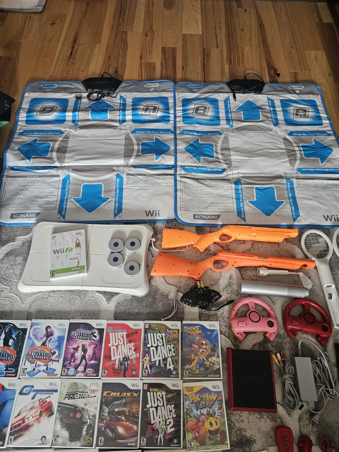 Nintendo Wii Console Bundle with Games and Accessories - photo 3