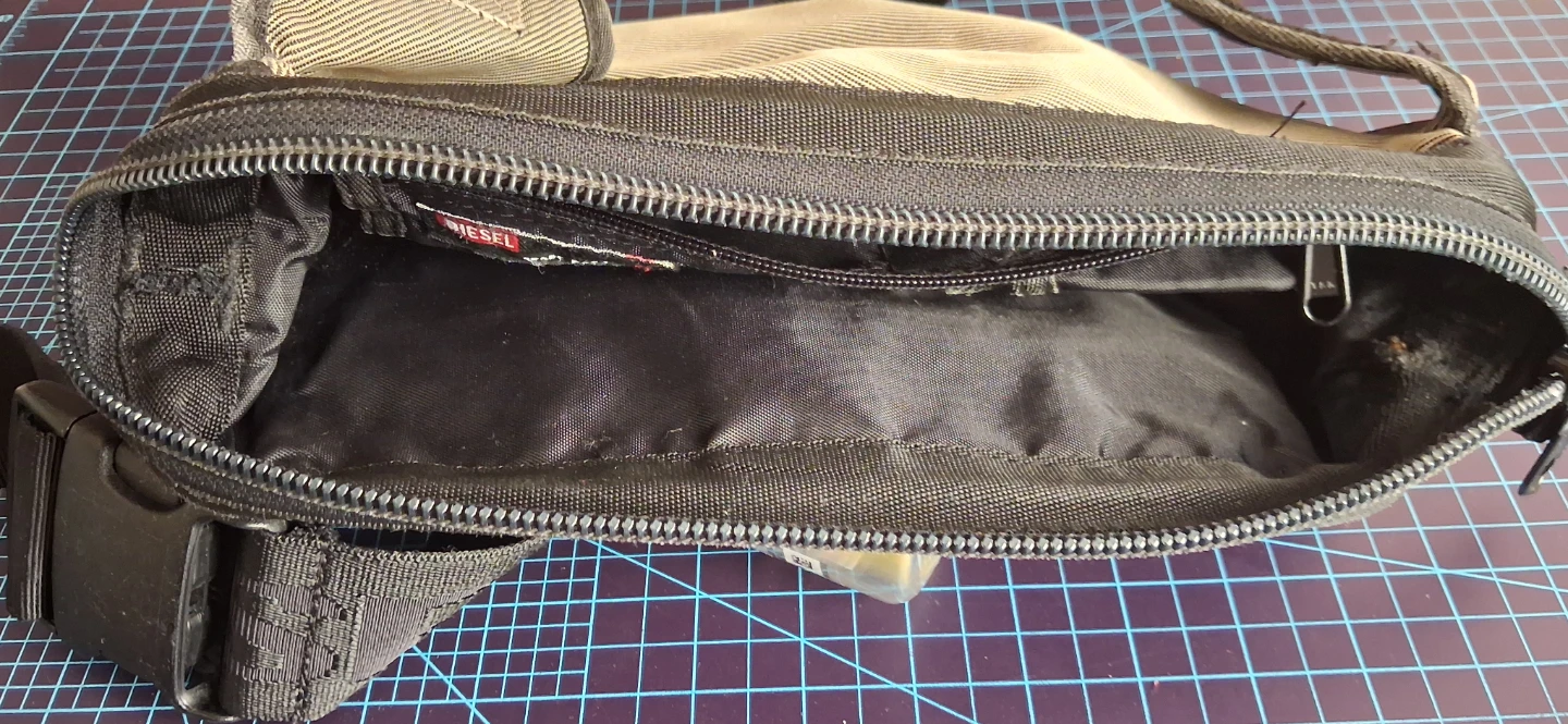 Vintage Diesel sling bag/fanny pack - photo 3