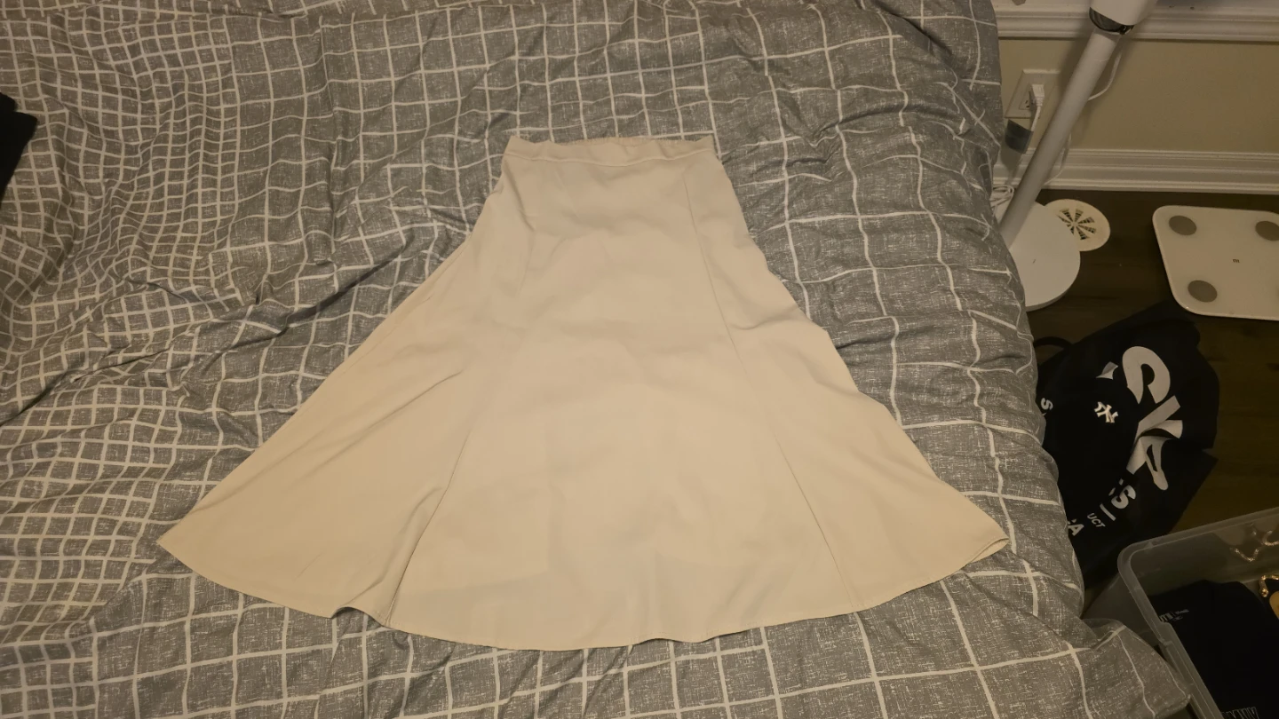 YesStyle - Off-White Elastic Waist Midi Skirt - photo 2