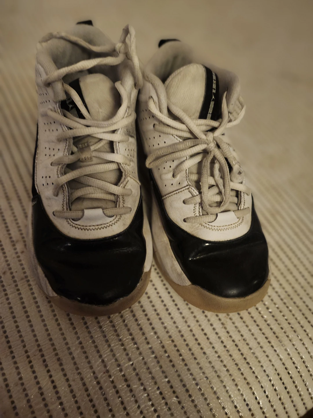 Nike Jordan Max Aura Shoes size 5.5Y