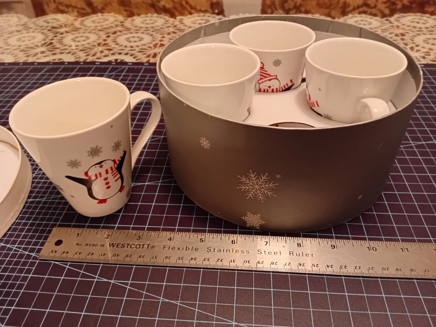 Set of 4 Penguin Holiday Mugs - photo 2