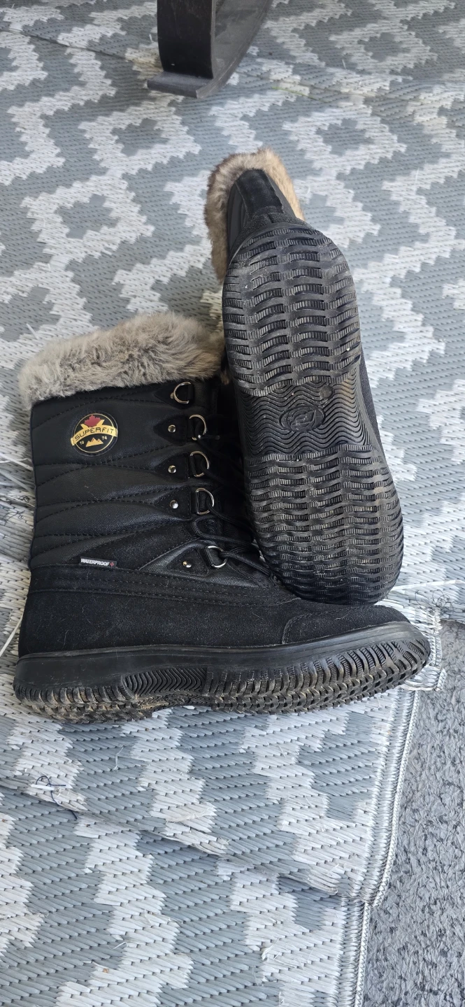 SIZE 11 Womens Superfit Canada Winter Boots - photo 2