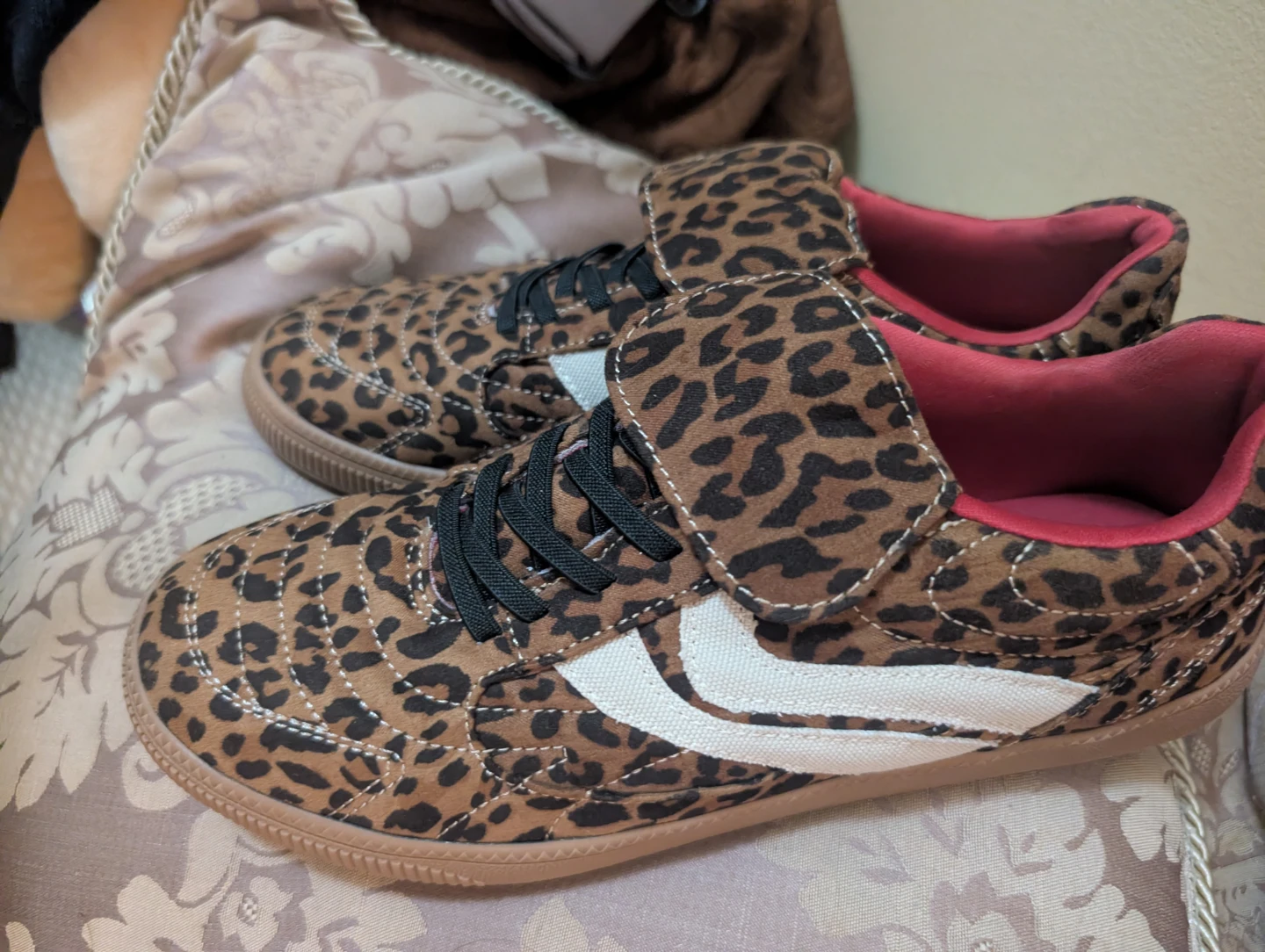 New size 6 kids Madden NYC Leopard Print Sneakers