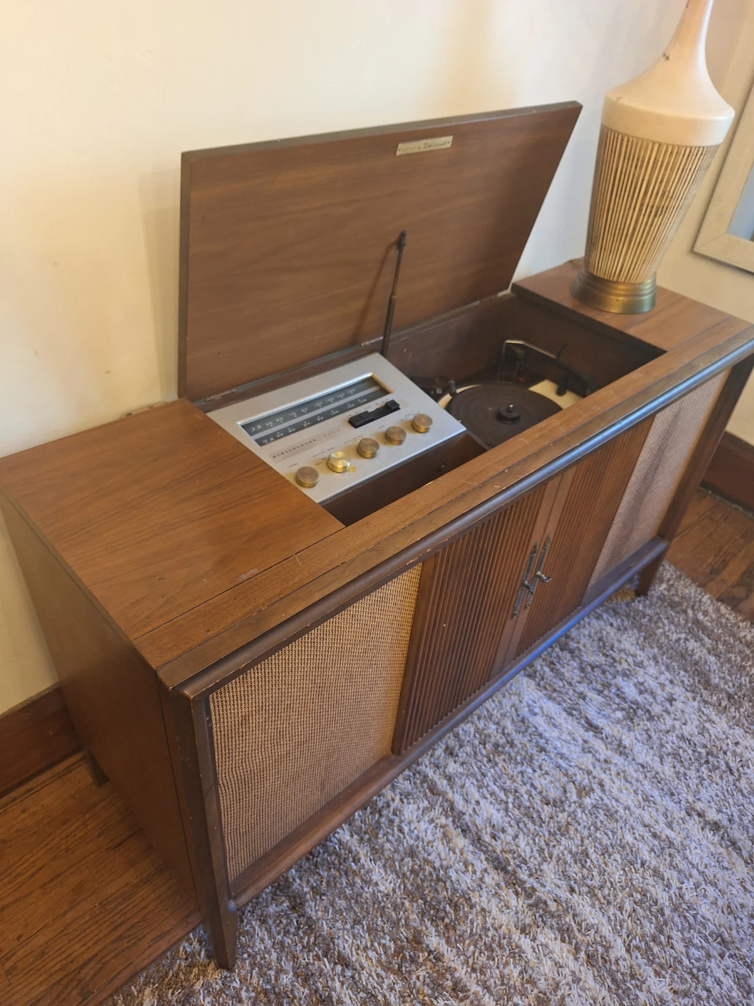 Vintage Electrohome Delair Console Stereo
