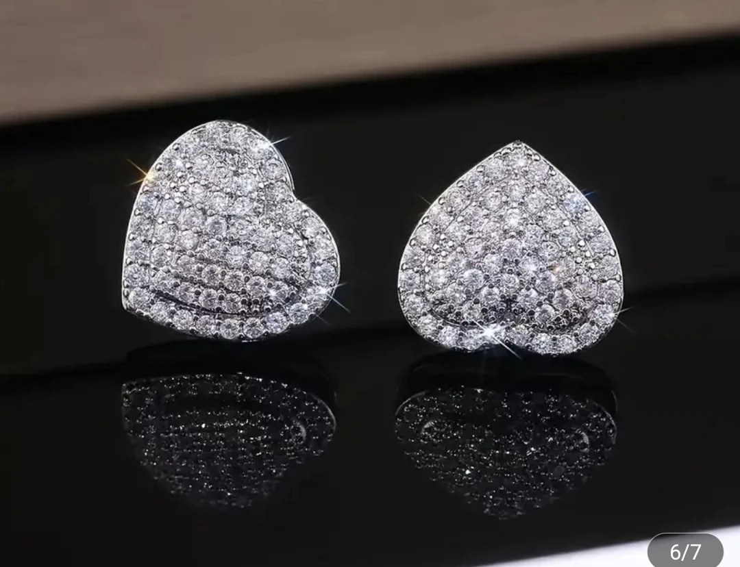 Heart-shaped Stud Earrings - photo 4