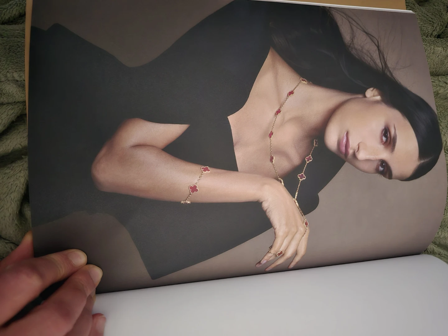 Van Cleef & Arpels Alhambra Jewelry Book - photo 3