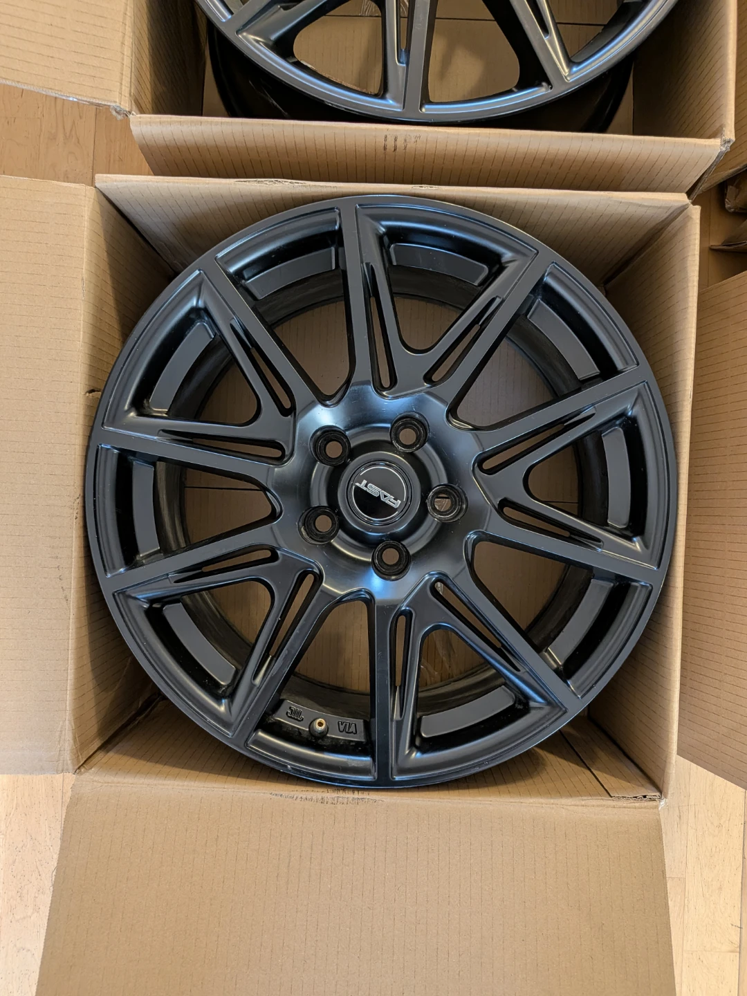 FAST Switch 17” Black Alloy Wheels + TPMS – Set of 4 - photo 4