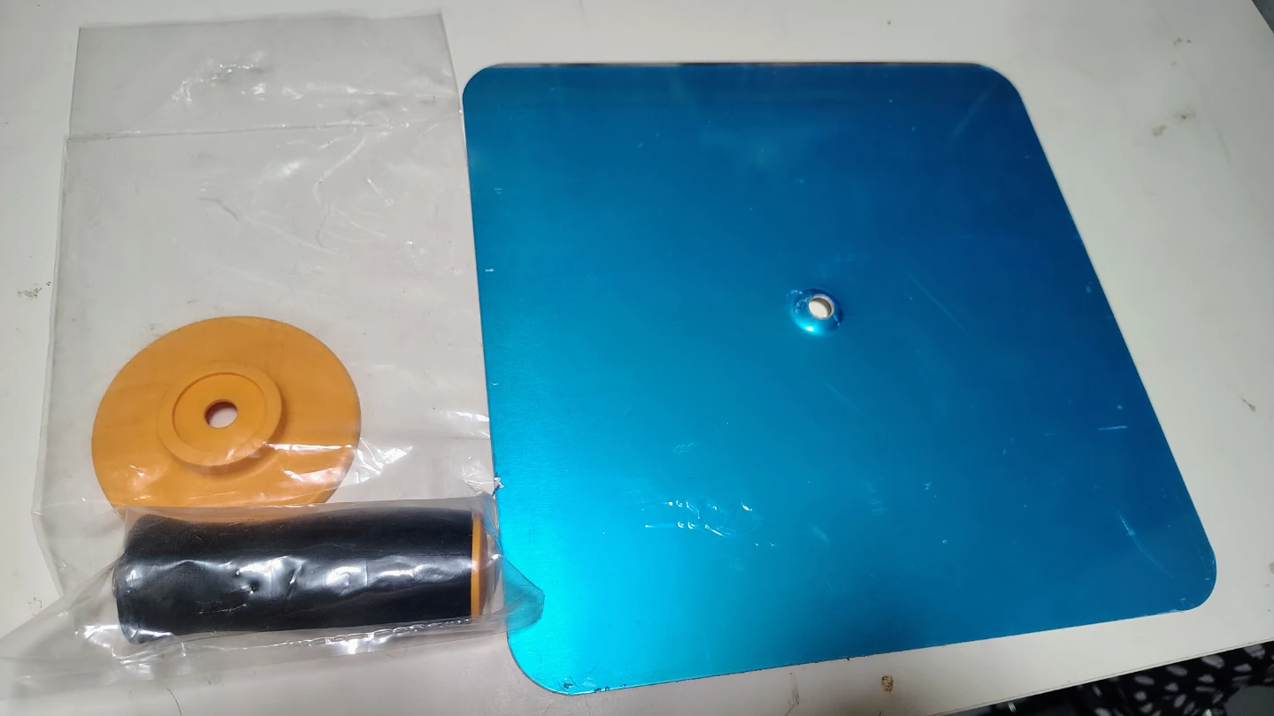 Metal square cake turntable with handle