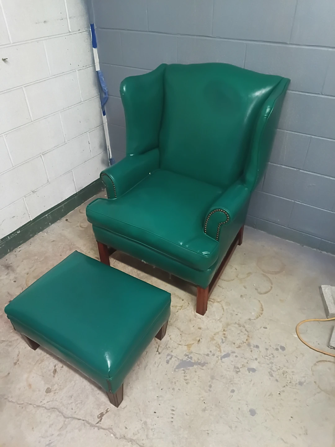 Green Wingback Chair with Ottoman - photo 3