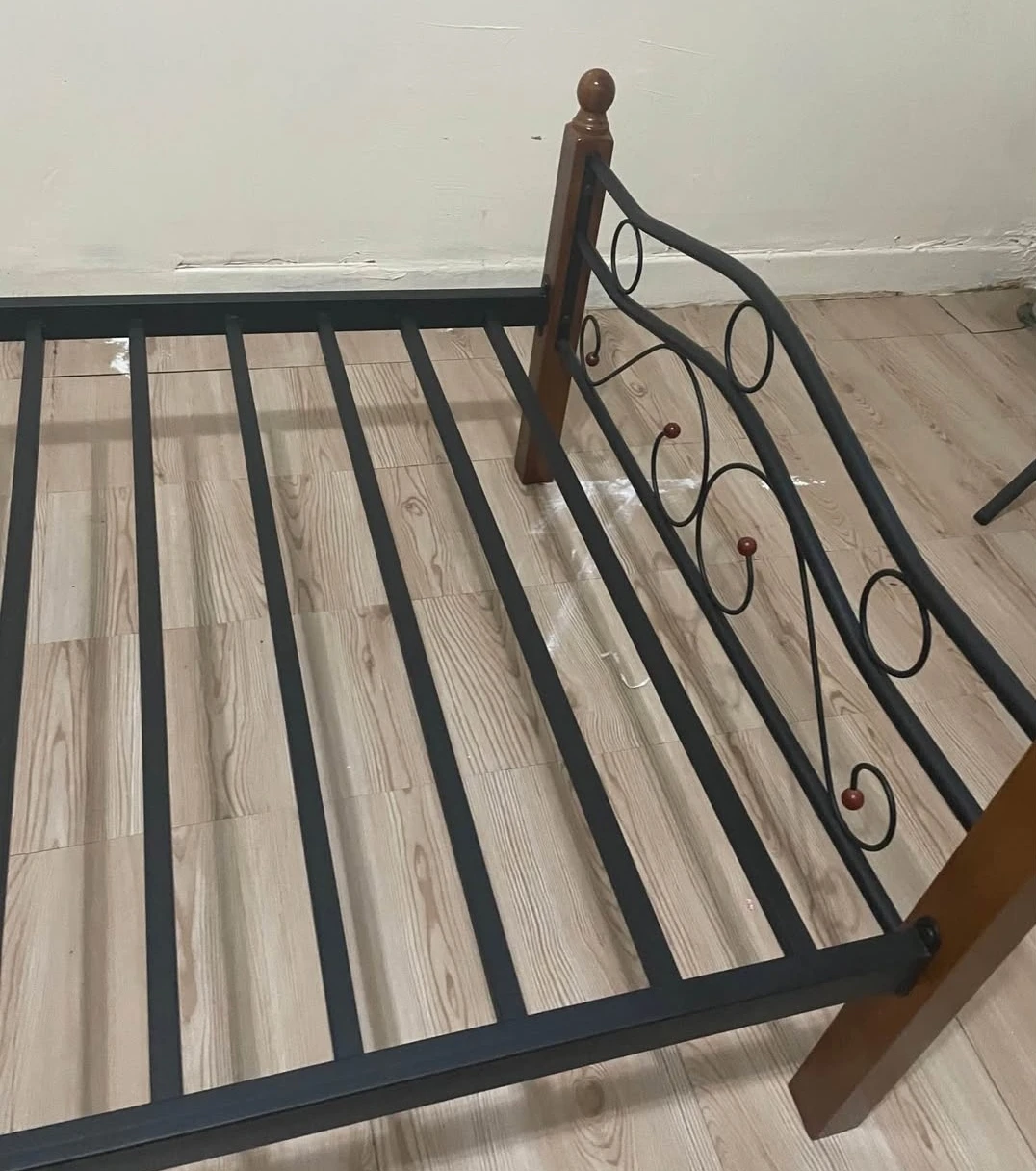 Twin Size Metal and Wood Bed Frame - photo 4