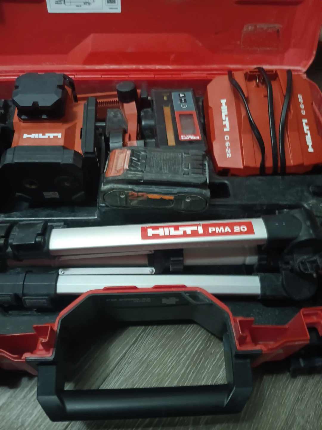 Hilti Laser Level Kit with Tripod and Charger - photo 2
