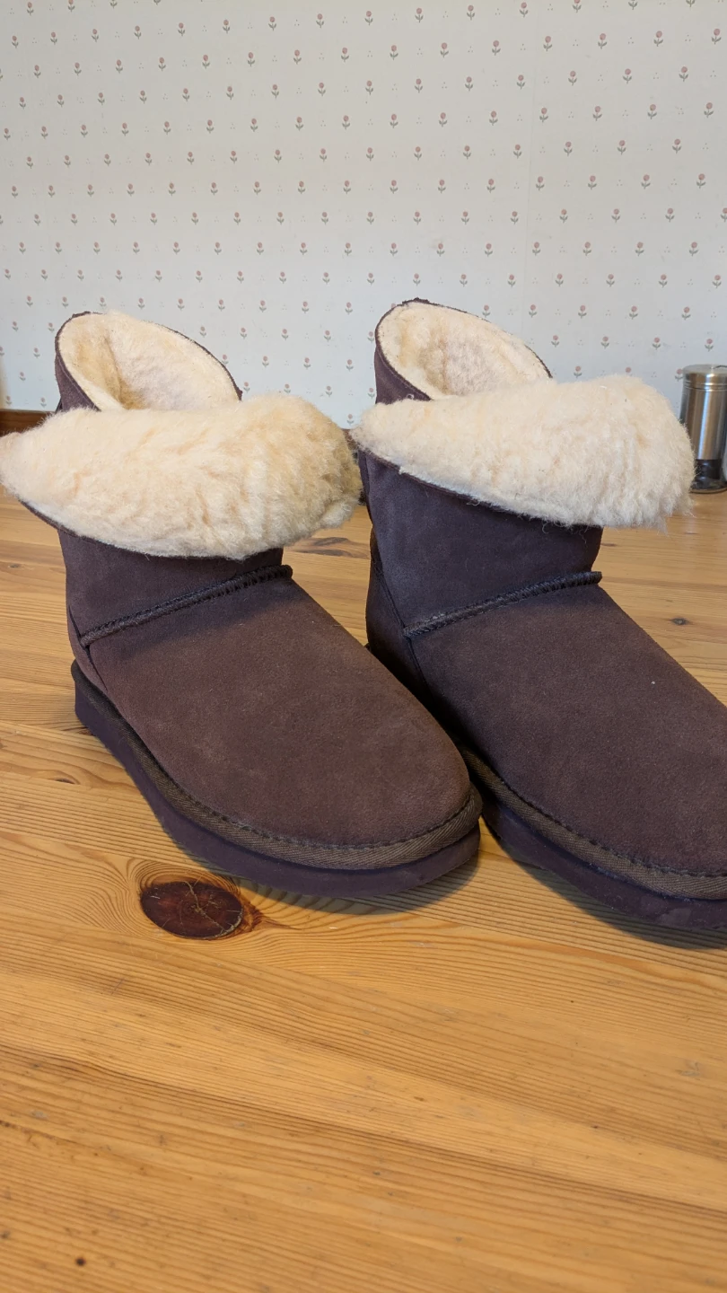 Bearpaw Winter boots size 8
