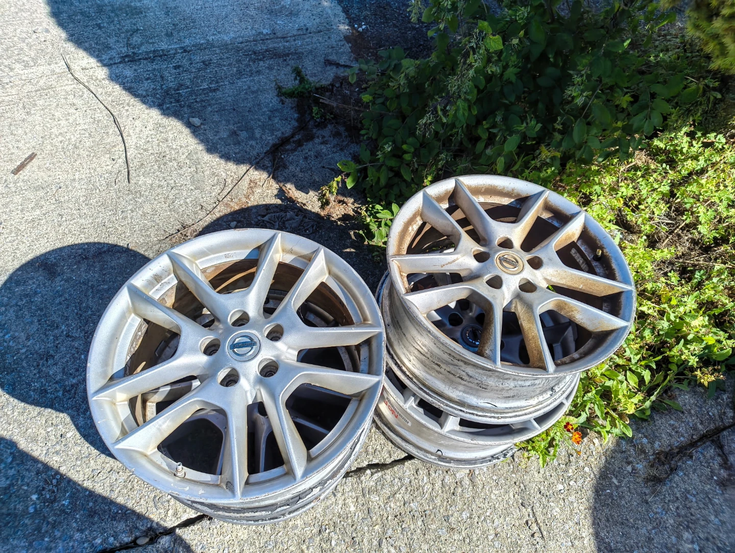 Set of 4 Nissan Alloy Wheels