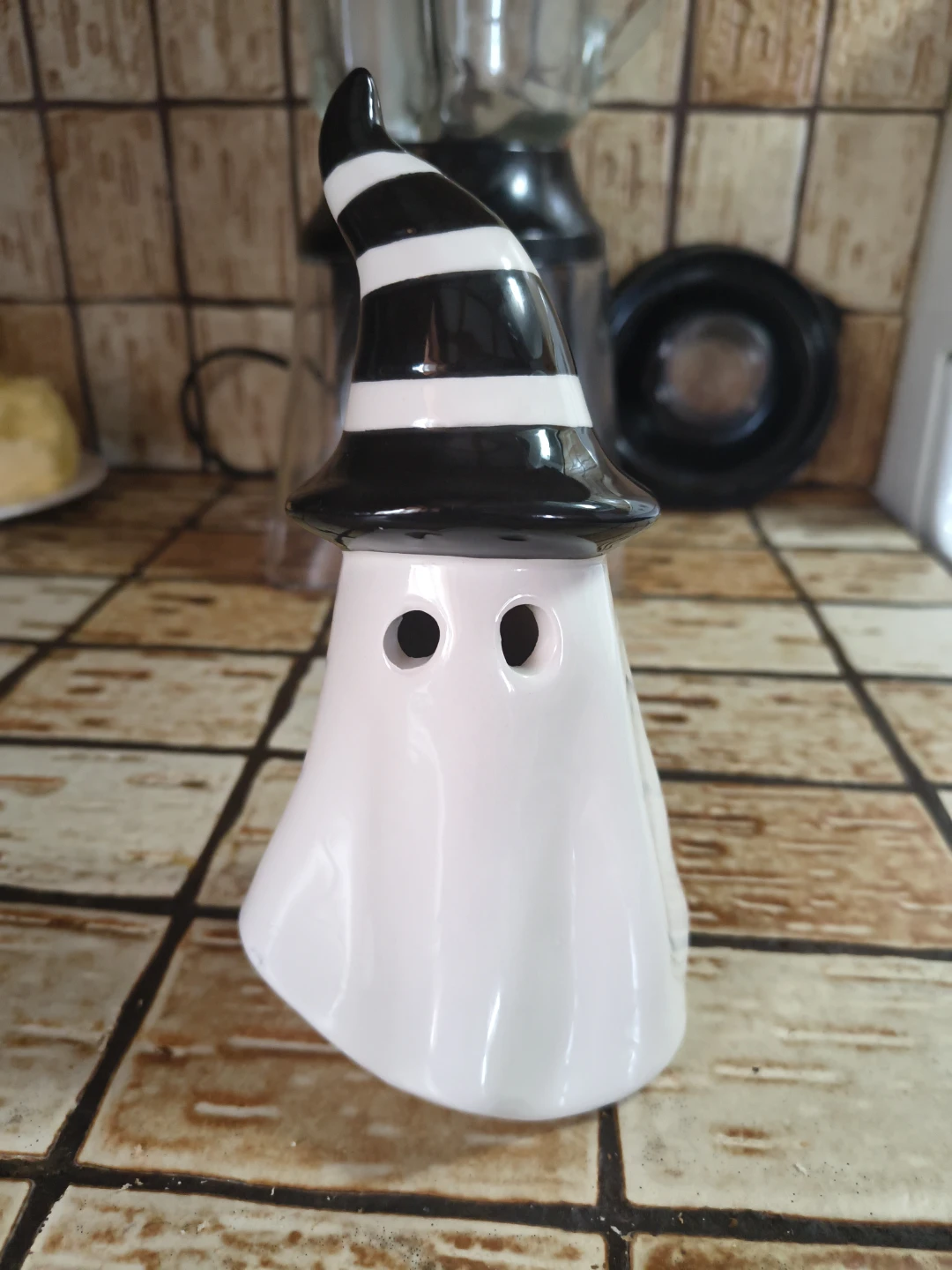 Ceramic Light-Up Ghost Decoration