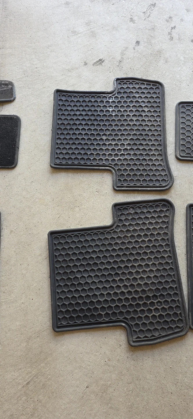 Mercedes-Benz Floor Mat Set for C class  2009-2015 - photo 2