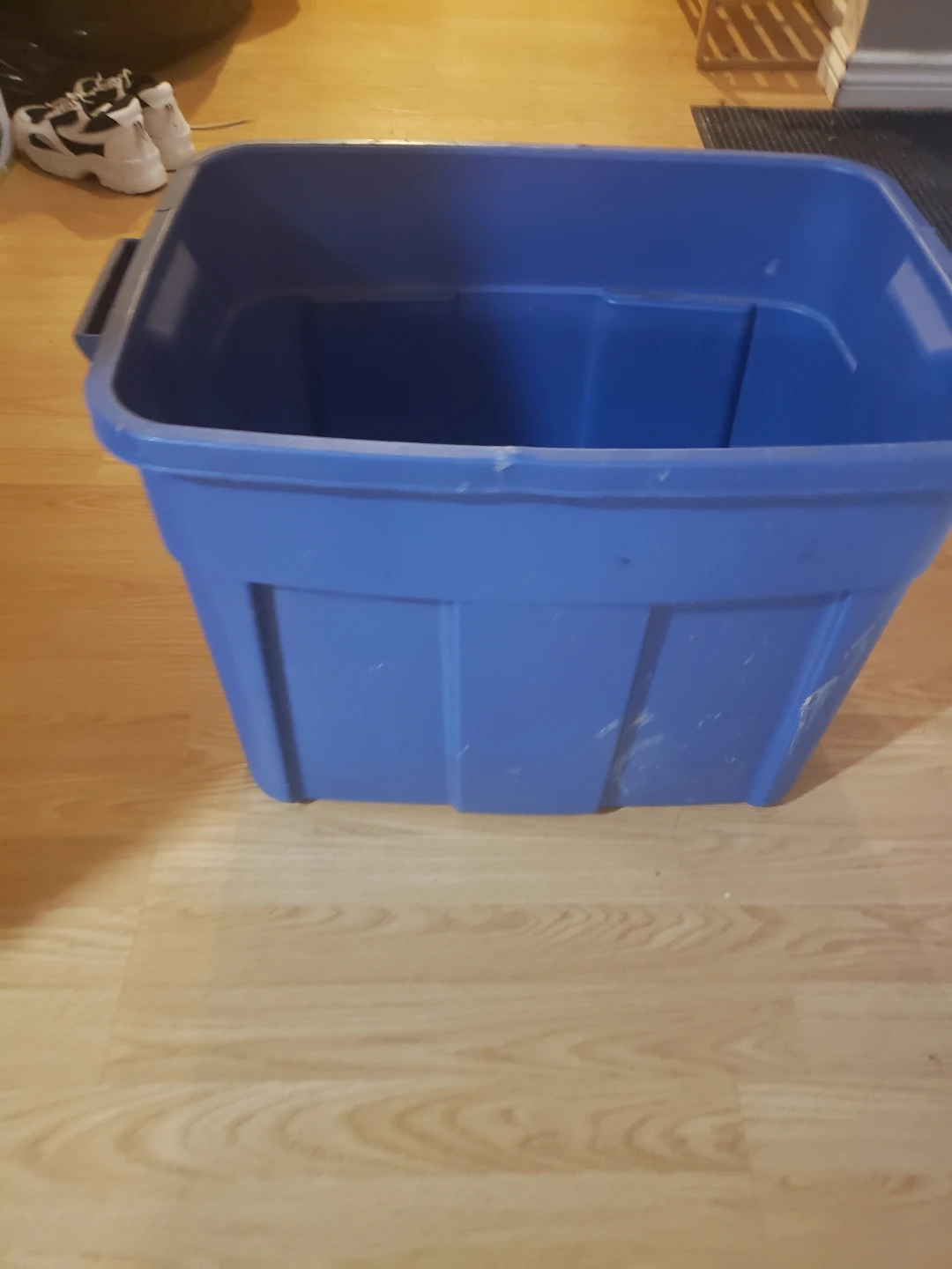 Rubbermaid Super Tough Storage Tote - photo 2