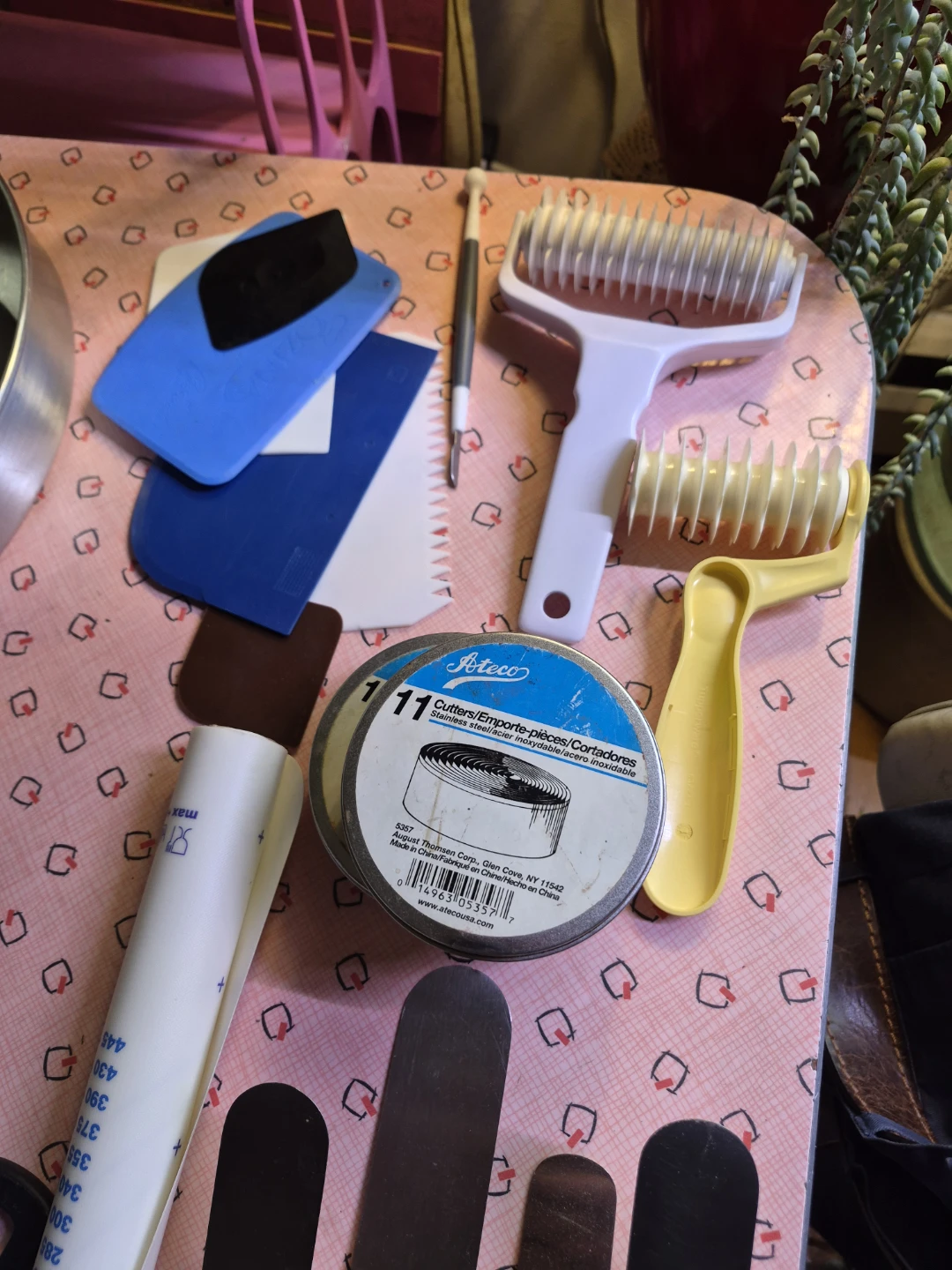 Baking and Cake Decorating Tool Set. Many items. - photo 3