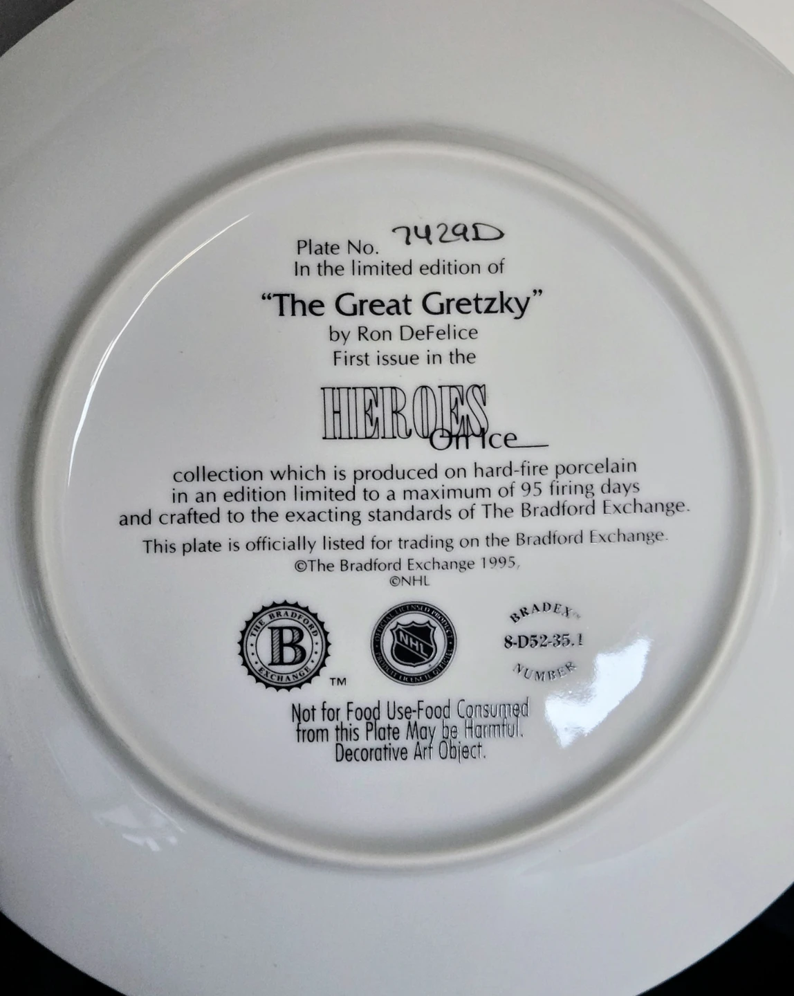 Vintage Wayne Gretzky & Mark McGwire Collector Plates - photo 5