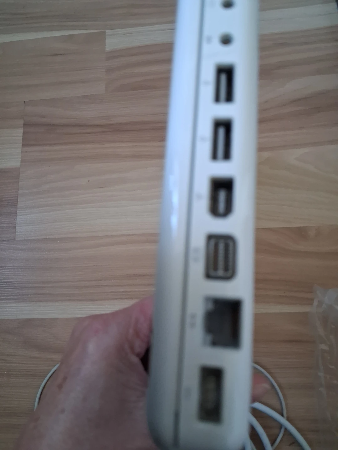 Vintage Apple MacBook White Model A1181 - photo 4