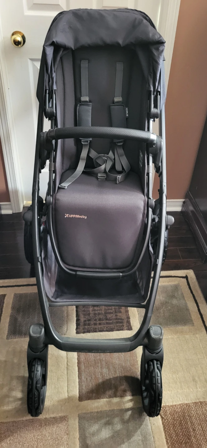V2 UPPAbaby Vista Stroller with bassinet
