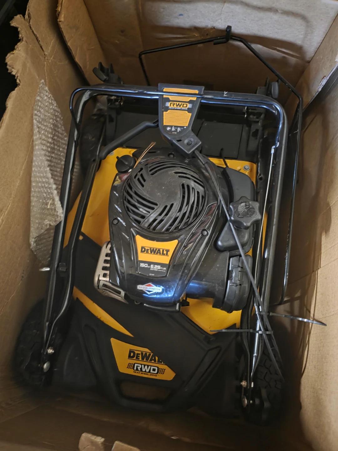 DeWalt 21-Inch Self-Propelled Gas Lawn Mower