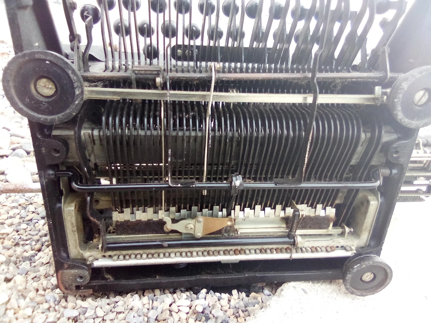Vintage Underwood Typewriter Made in Canada - photo 4